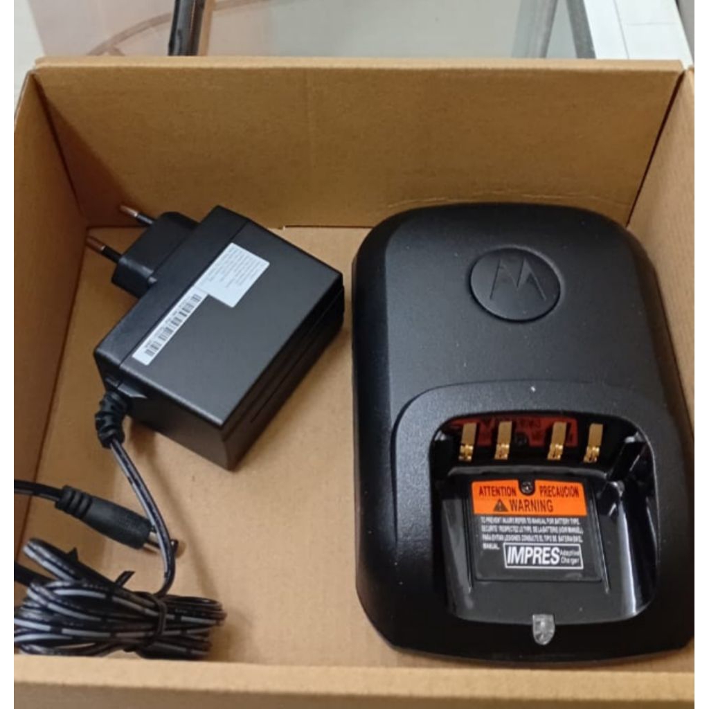 Charger HT Motorola XIR P6620i