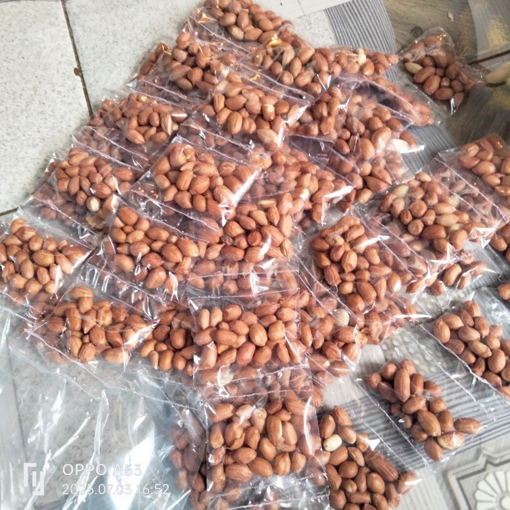 

kacang tanah mentah isi 10 rencng/isi 50 bungkus kuwalitas nya bgus