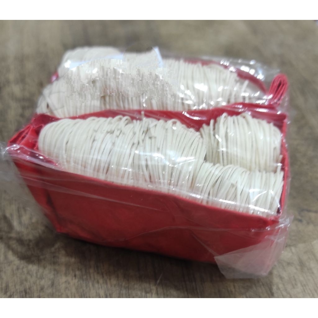 

Misoa misua kecil / sedang Perahu Emas bungkus merah Halal