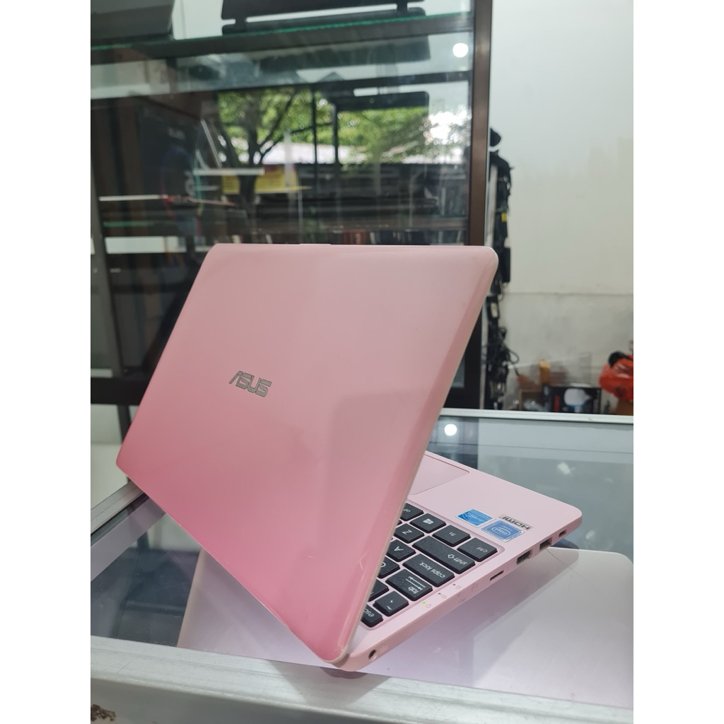 notebook Asus E203M