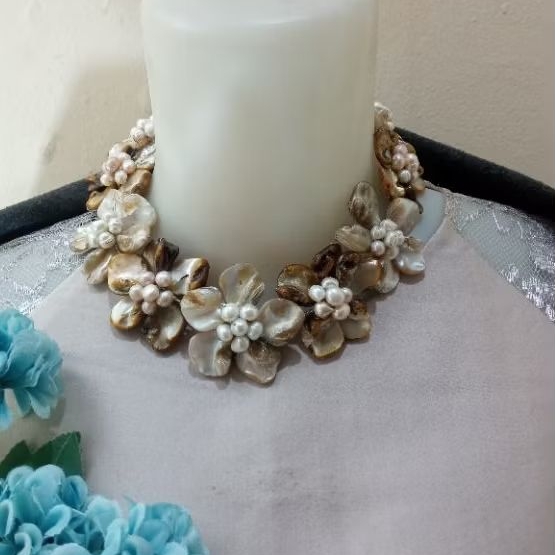 Hanaya Mutiara - Kalung Kerang Mutiara Asli Kalung Cantik Etnik Elegan Mewah Kalung Bunga Kerang & M