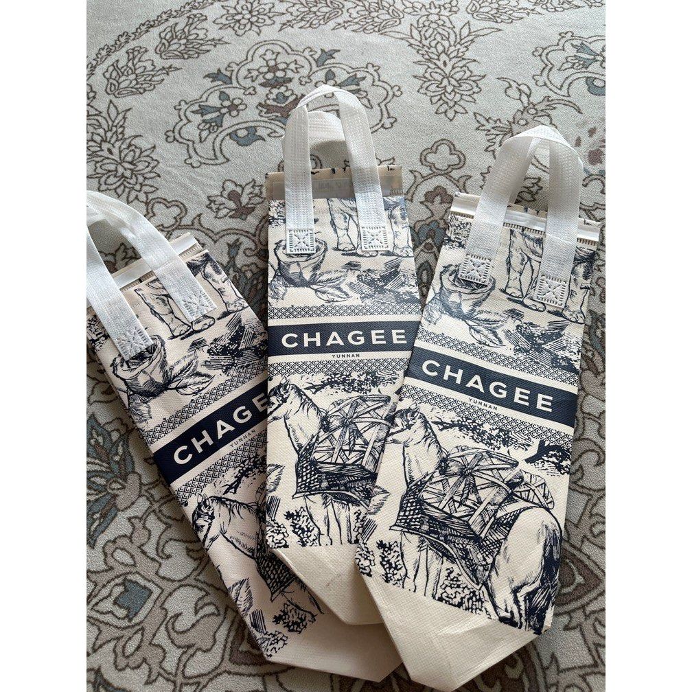 

Chagee Limited Edition Insulator Bag | Aluminium Foil Carrier with Handle & Seal inspired by Dior