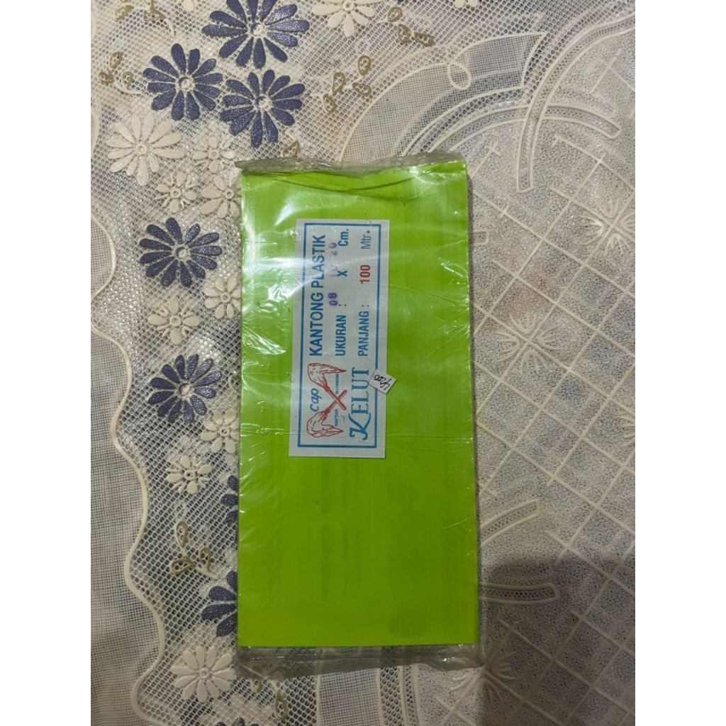 

Bungkus Lemper warna hijau merek kelut