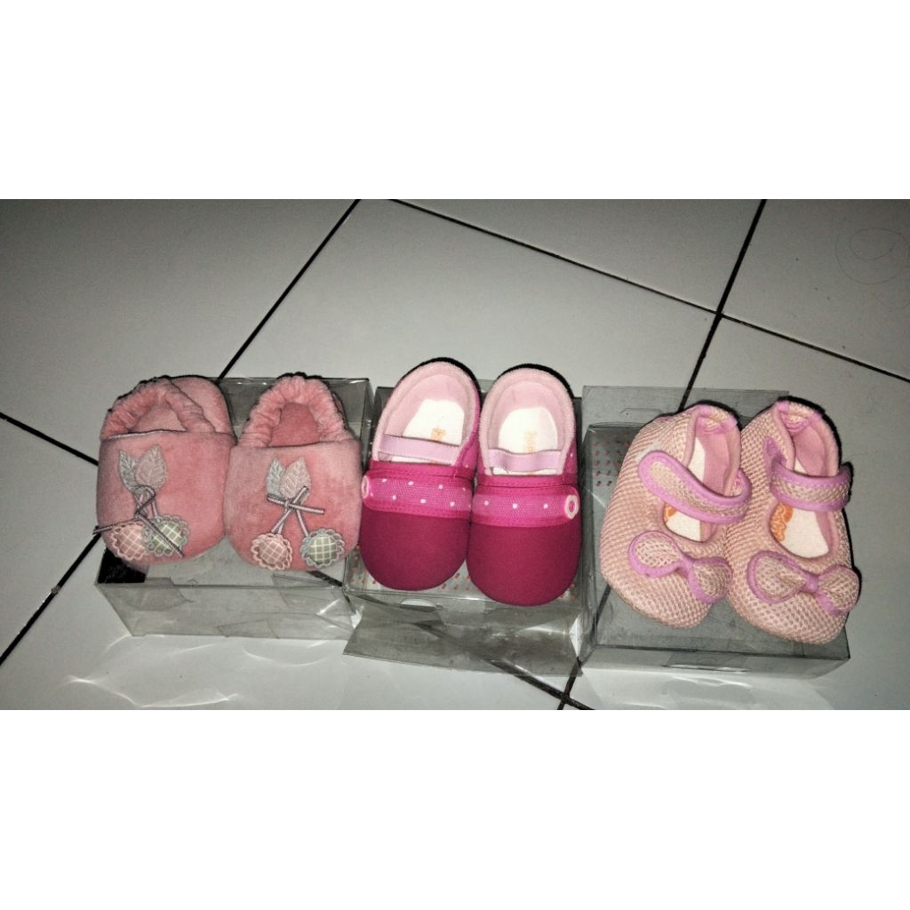 sepatu bayi perempuan (preloved)