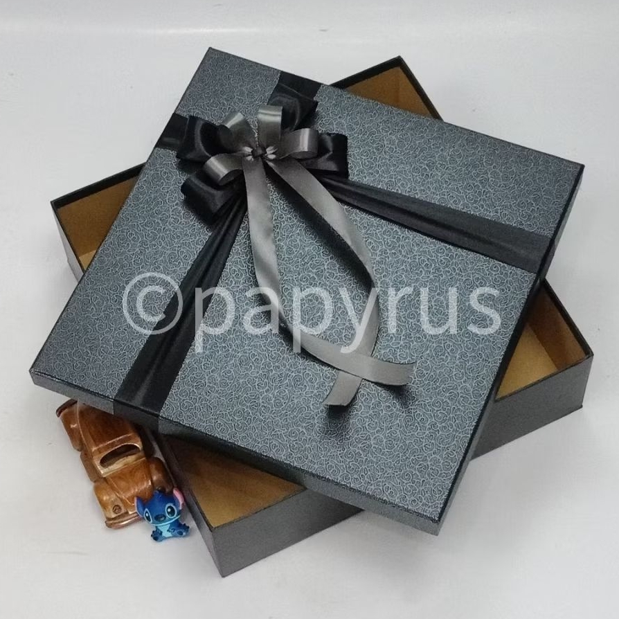 

PAPYRUS Kombinasi 35x35 Tinggi 8cm Kotak Kado Gift Box Hadiah V1