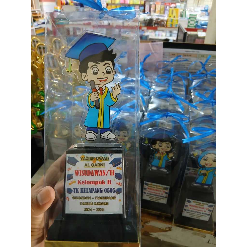 Piala wisuda akrilik anak TK/PAUD murah