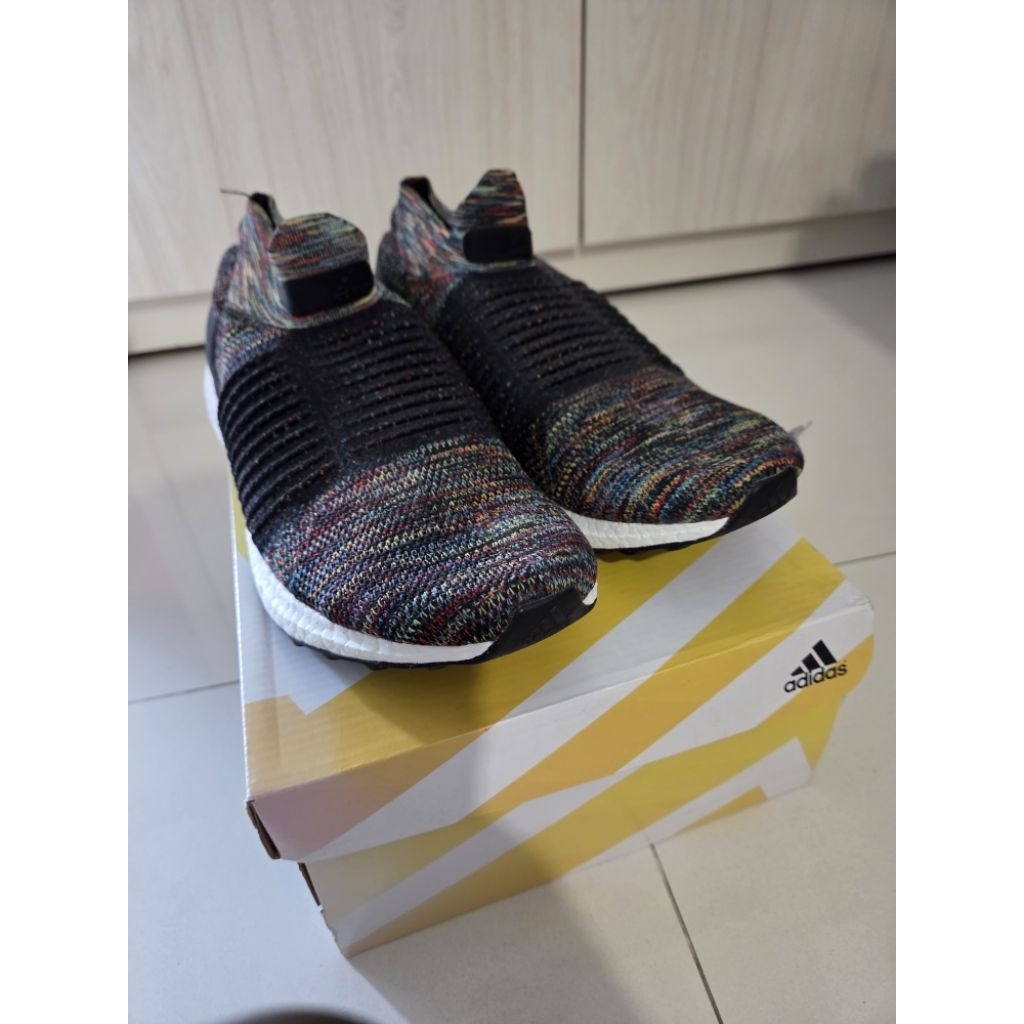 Sepatu Lari Pria Adidas Ultraboost Laceless Black/Multicolor ukuran 44