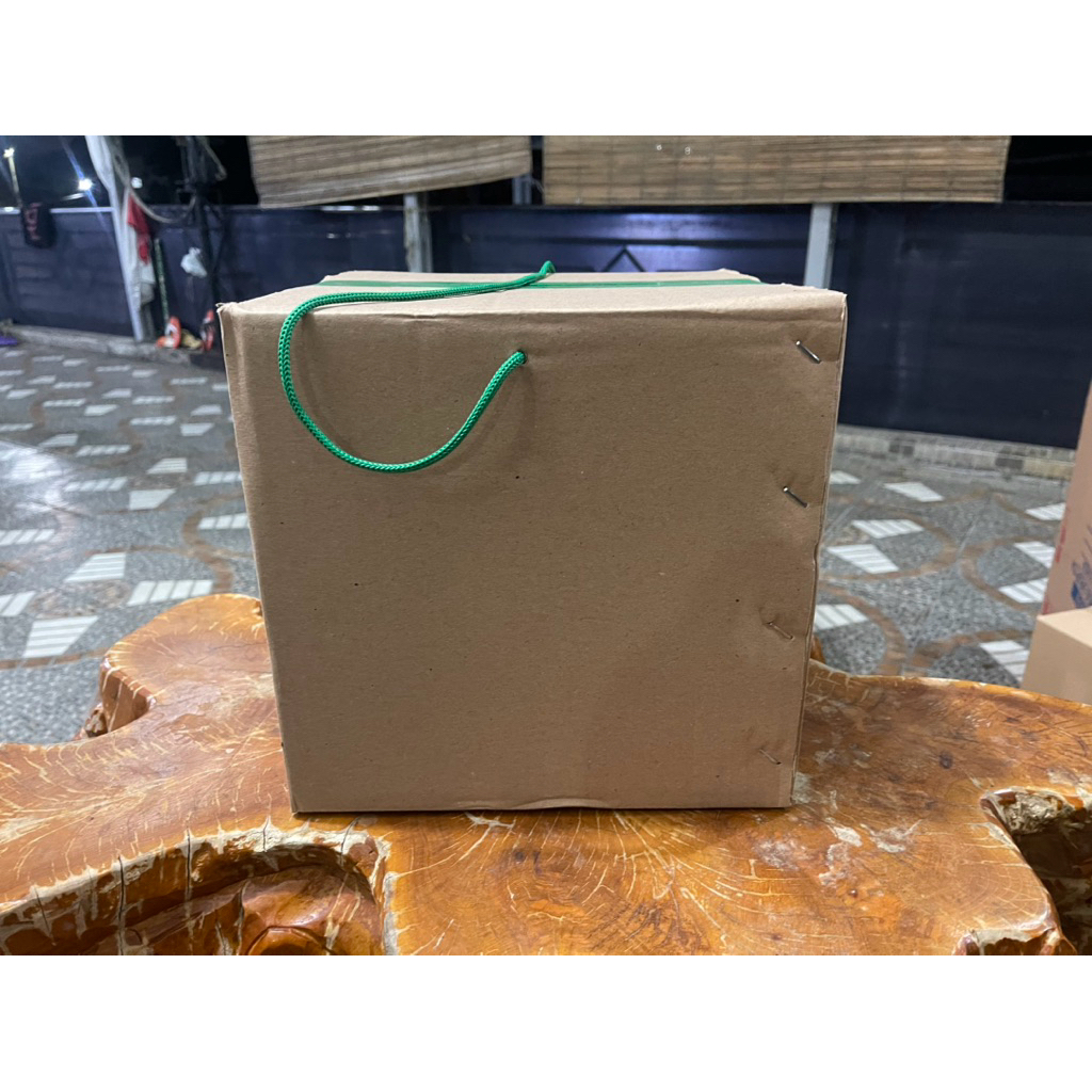 

Kardus 26 cm x 26 cm x 26 cm (300) Bekas Polos Ijo Single Wall