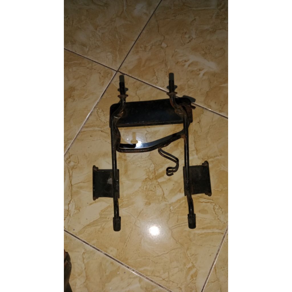 Pangkon lampu depan mp primus megapro bekas ori