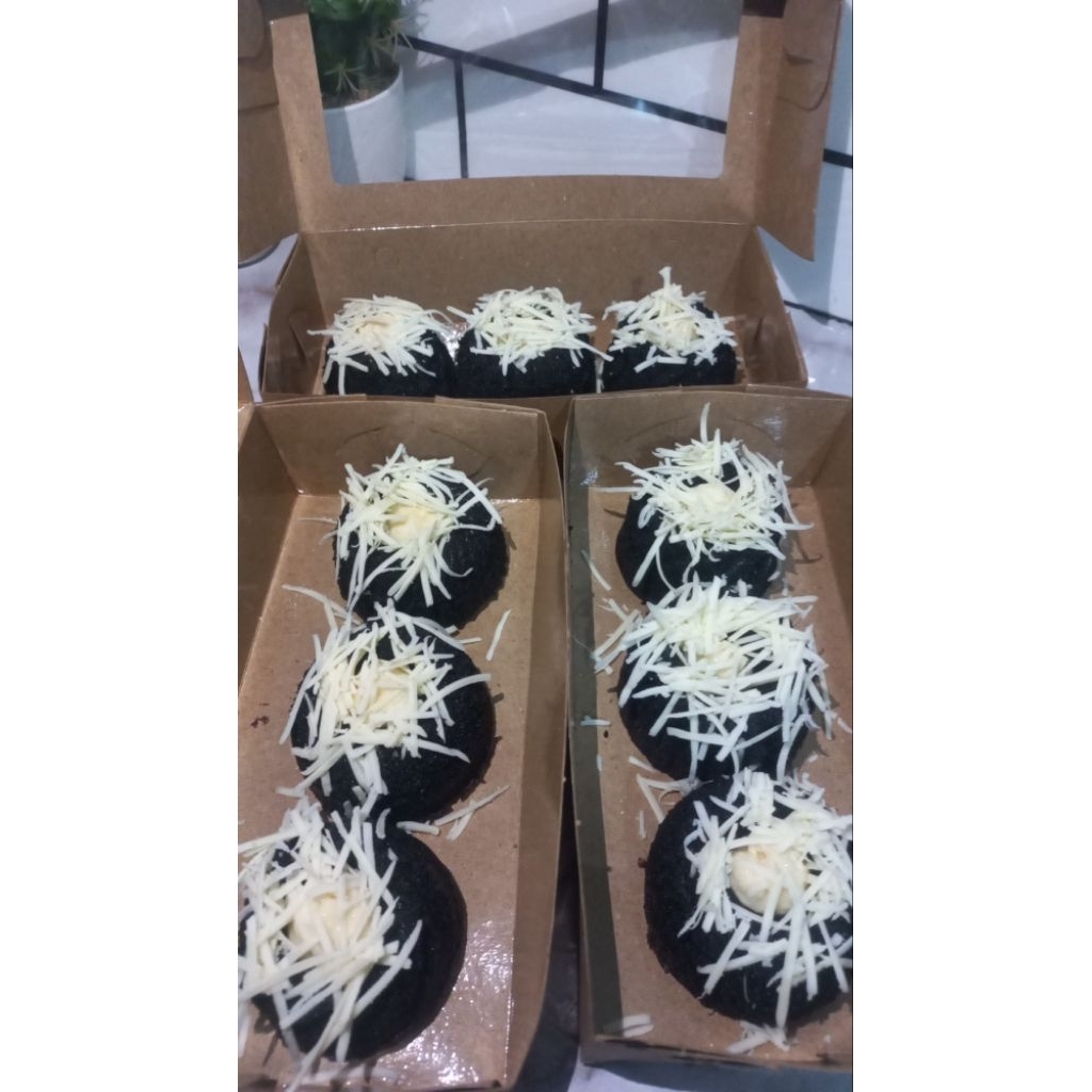 

Bolu Ketan Hitam Keju Lumer