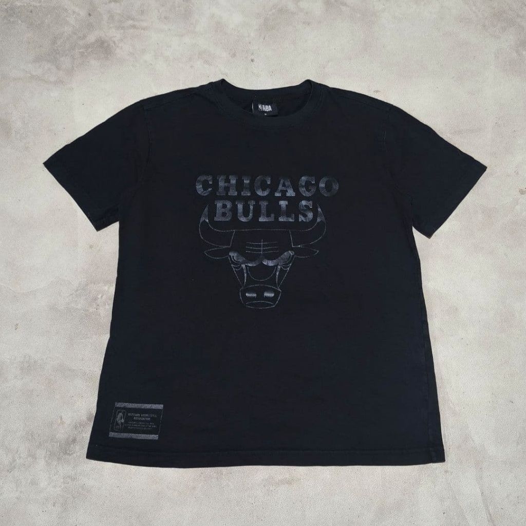 Baju kaos pria NBA Chicago Bulls hitam