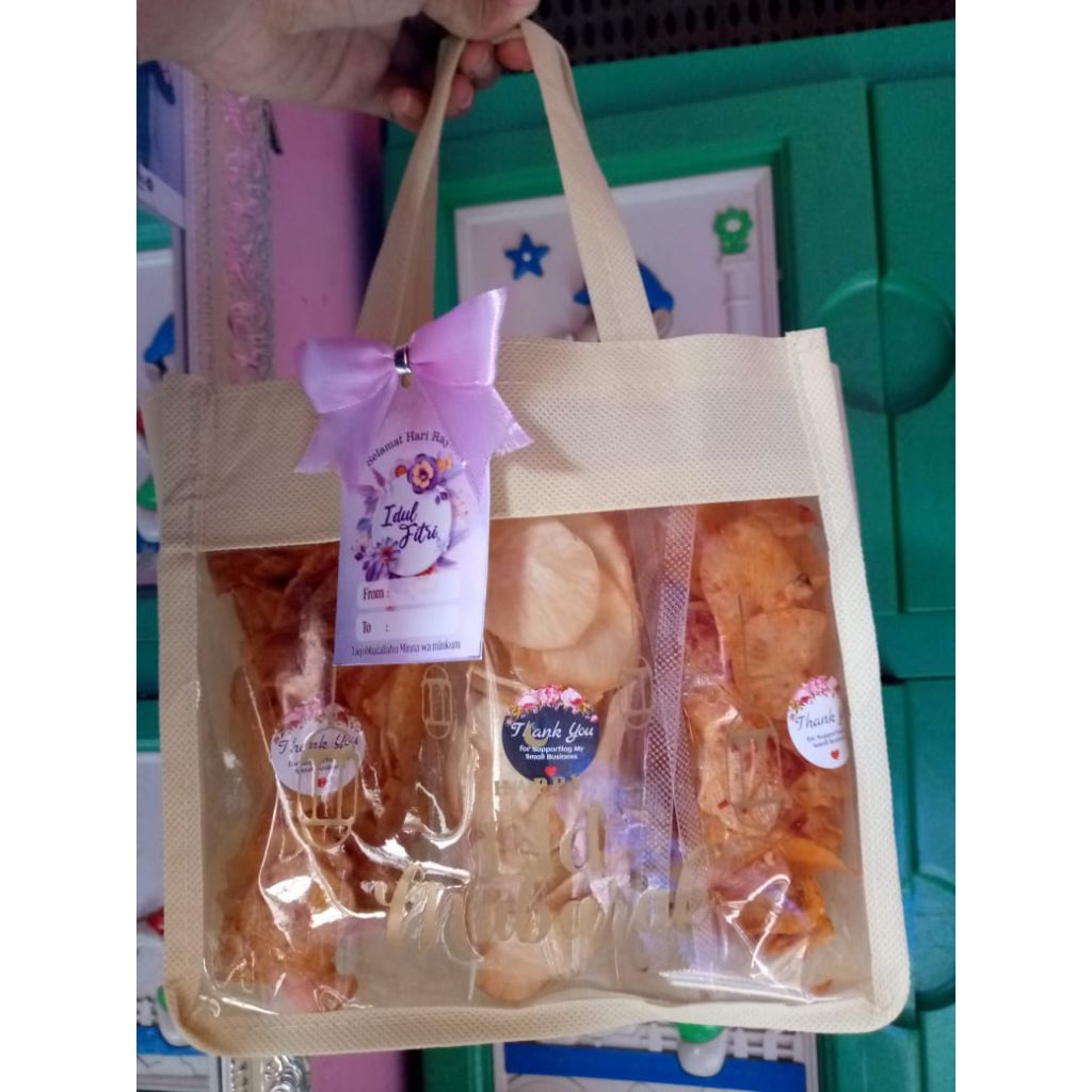 

KRIPIK SINGKONG (½ KG & 1 KG RP. 25.000-44.000)