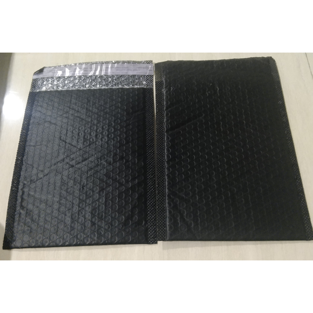

Bubble Mailer/ Amplop Bubble Ukuran 18x27 Warna Hitam Jual PerPcs