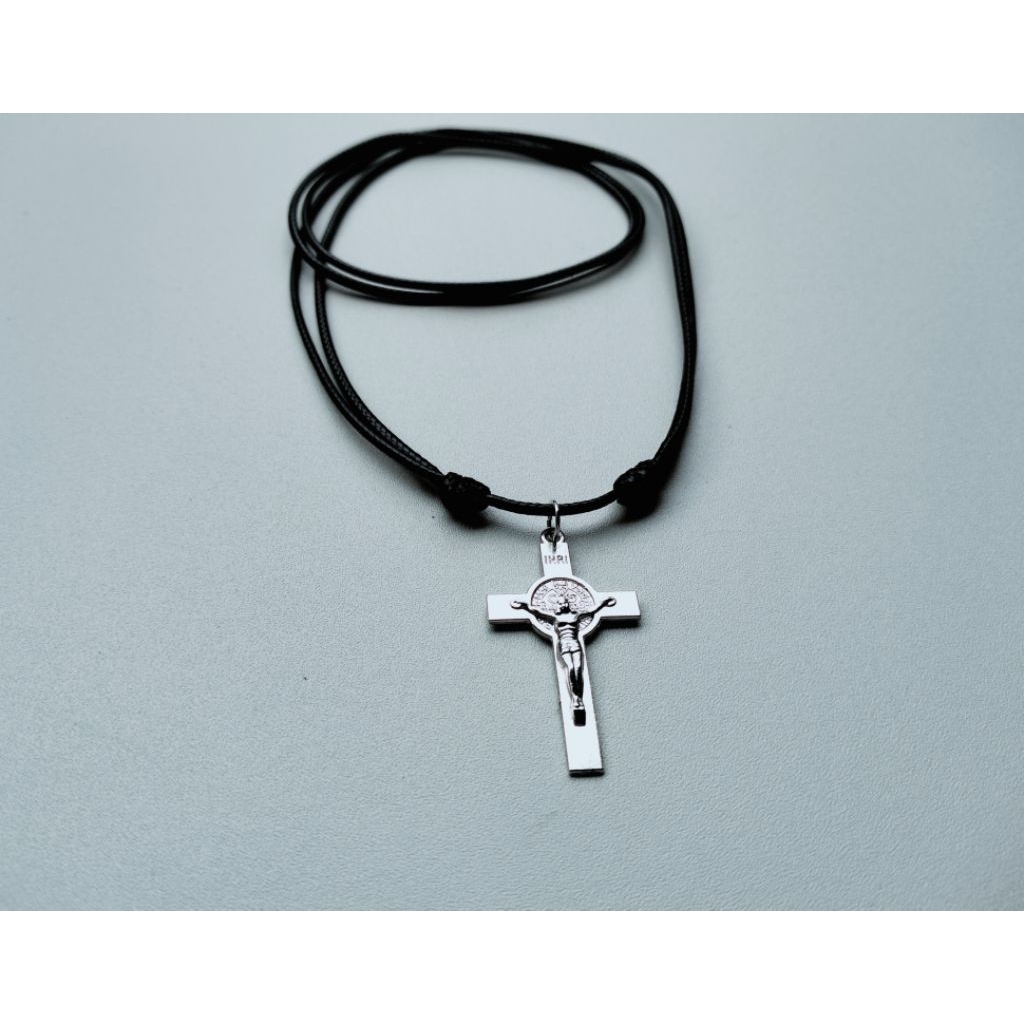 K18 KALUNG SALIB TALI KOREA HITAM