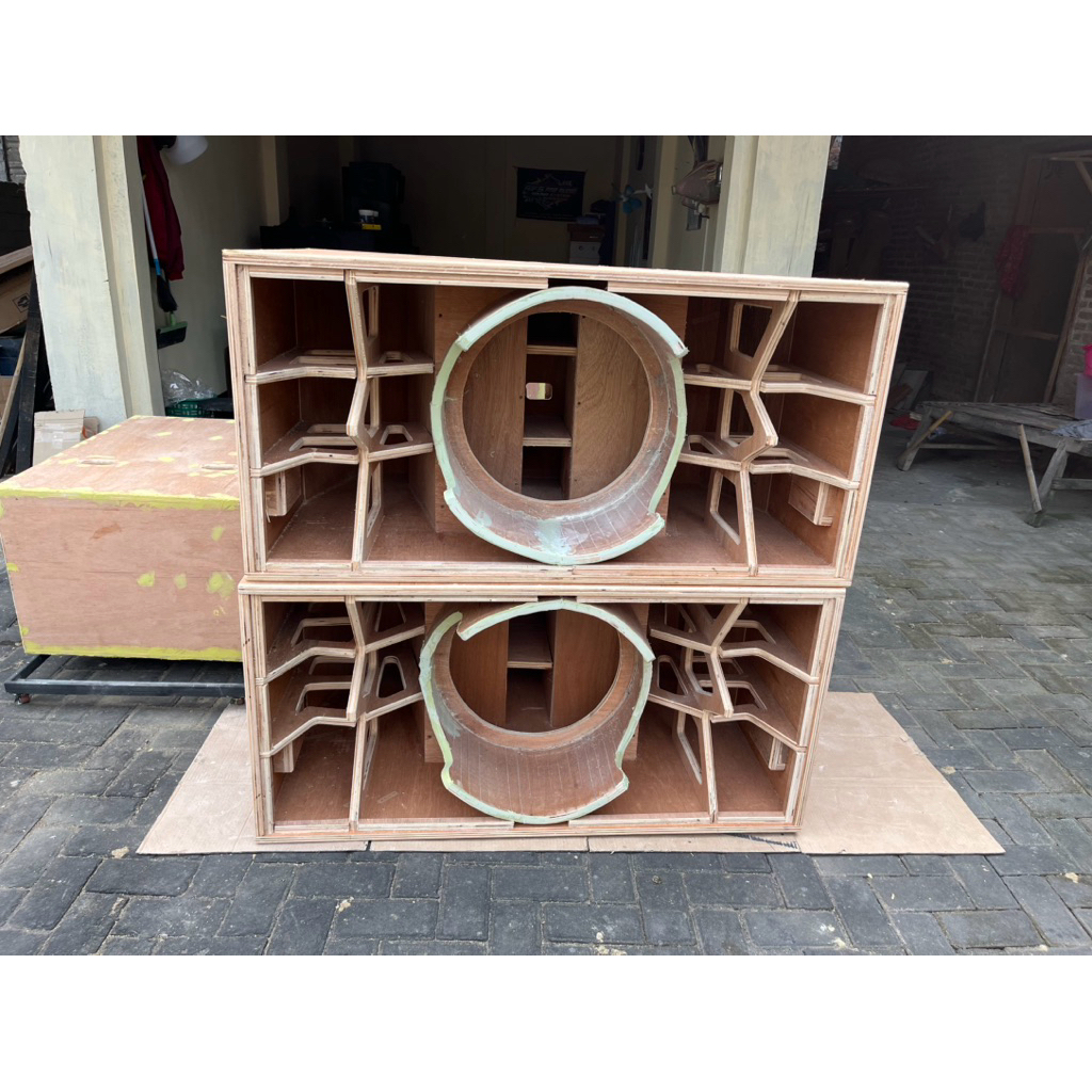 Box Speaker Dragon 15 inch bahan combi 18mili