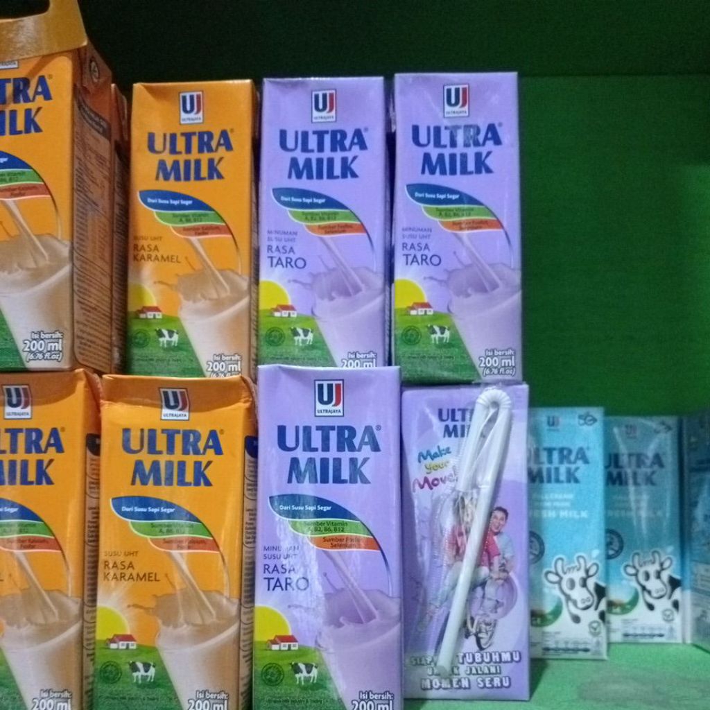 

Ultra Milk 200 ml varian rasa coklat karamel taro dan strawberry