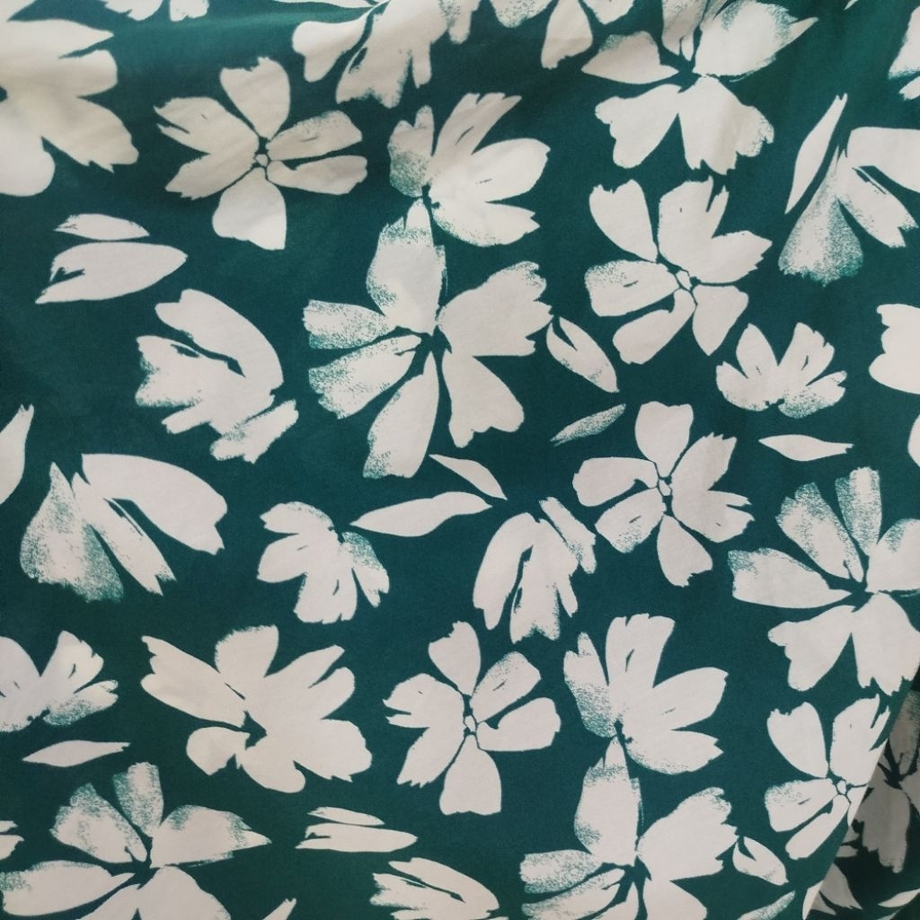 Kain Katun Poplin Floral Dasar Hijau Premium – Cocok untuk Gamis, Dress,Kemeja & Baju Anak - Kain Ka