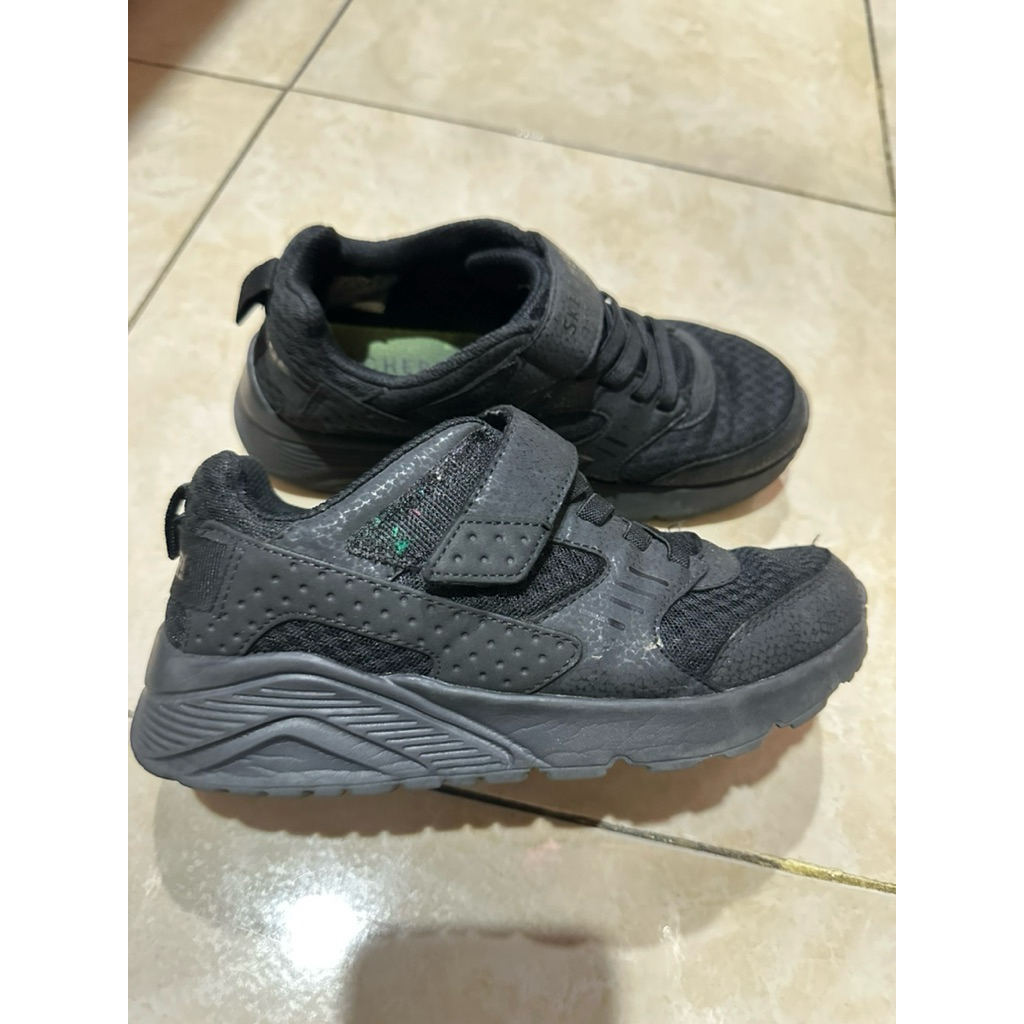 Preloved Skechers Sepatu Sekolah Anak