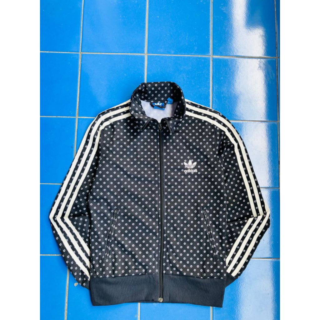 JAKET TRACKTOP ADIDAS BIG LOGO MOTIF