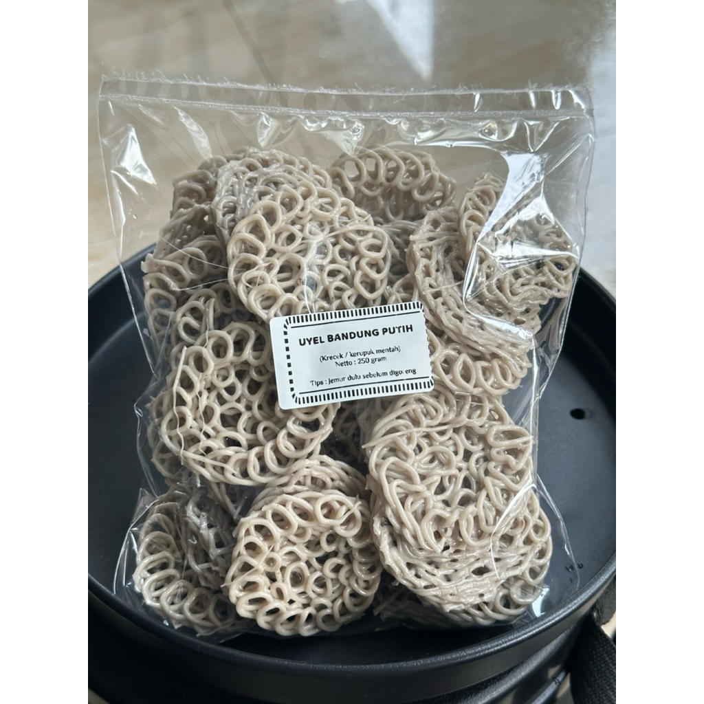 

kerupuk mentah Uyel rasa terasi / kerupuk bandung / gurih / renyah
