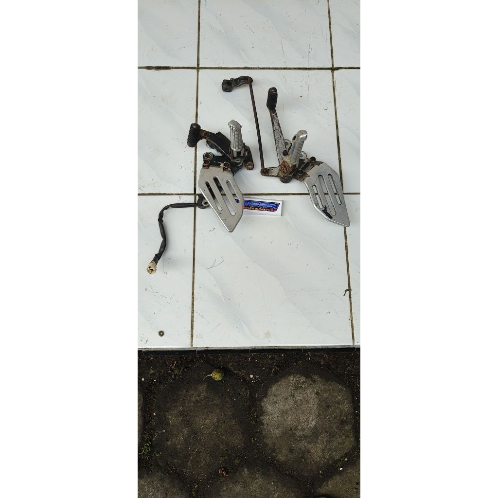 Step / Postep Footstep Depan R15 V2 Original