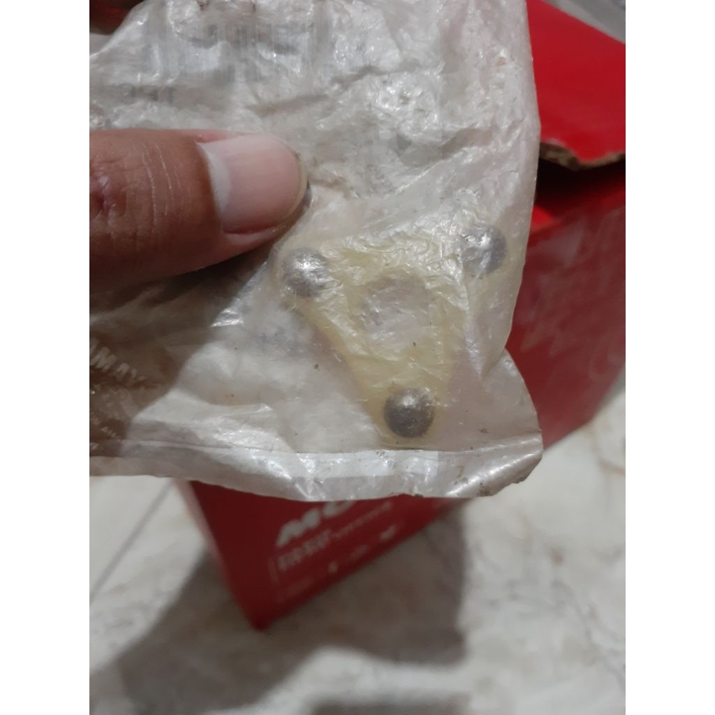 Holder Pawl Pelor Segitiga As Perseneling Yamaha FIZR Alfa Sigma 2JG-18181-00 Original