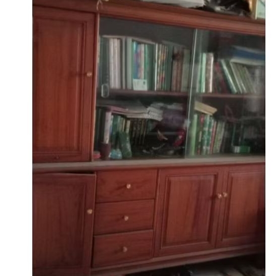 Lemari buku jati bekas pakai