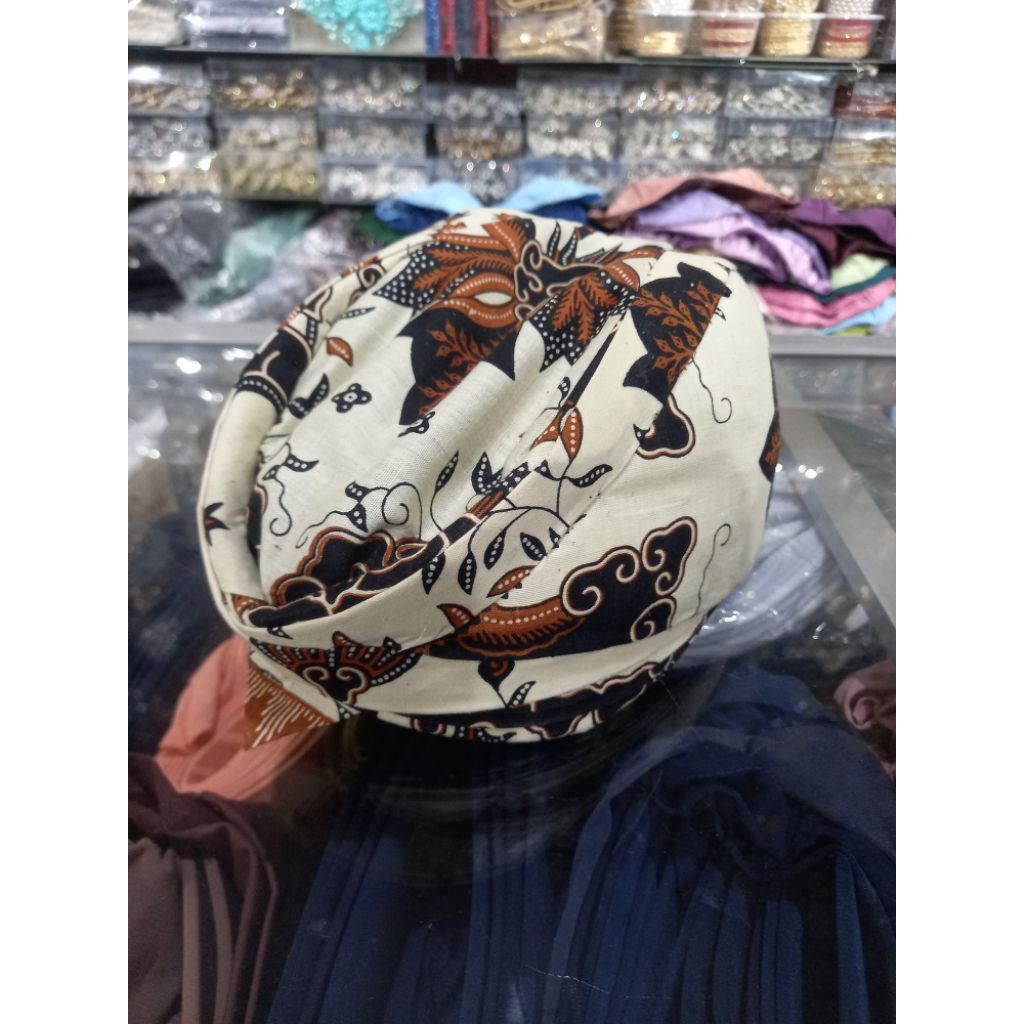 blankon cirebonan ( blankon tekuk )