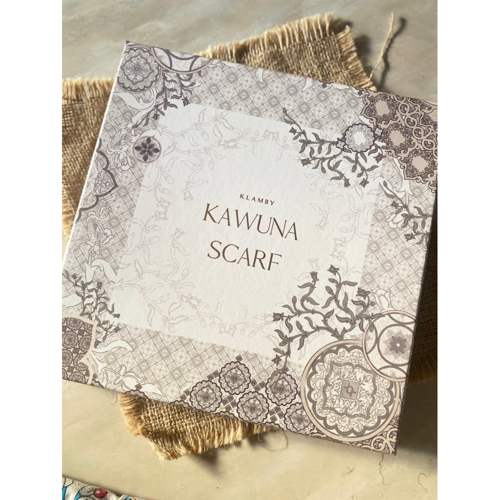 Wearing klamby kawuna scarf