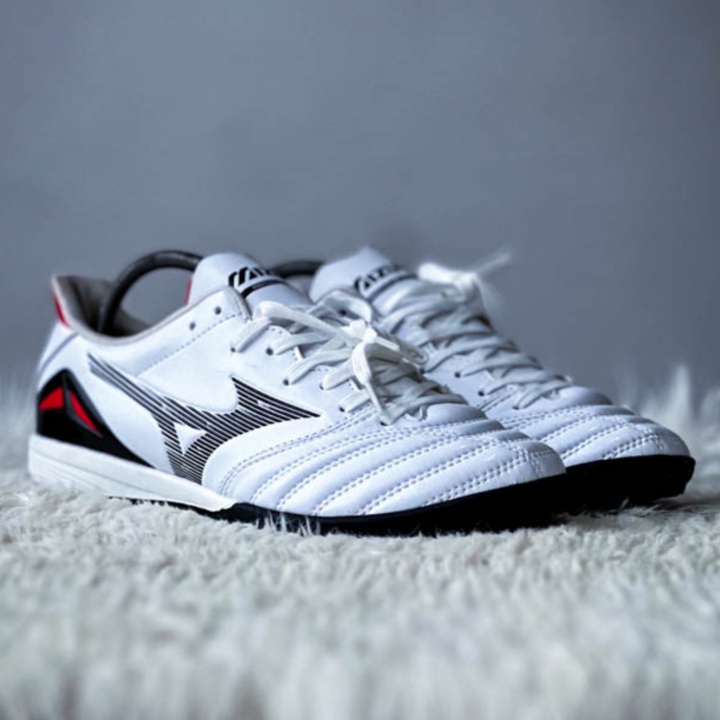 BESTPROMO SEPATU FUTSAL MIZUNO MORELIA NEO 4 ENERZY PRO WHITE BLACK CHINESE RED TURF TF