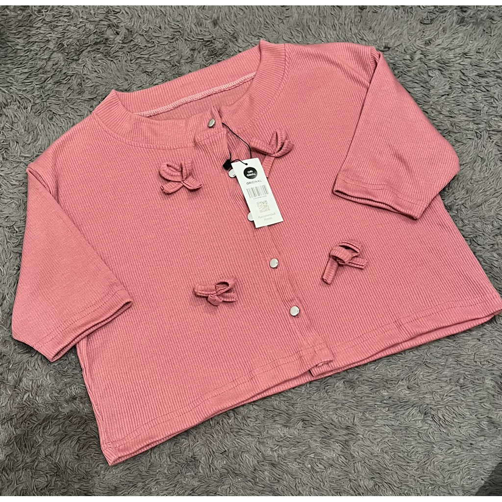 

CROP PITA LENGAN PENDEK