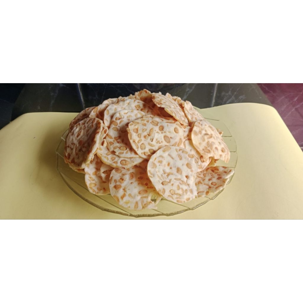 

terlaris kripik tempe renyah gurih dan original // berat ukuran 200g buat temen makan //