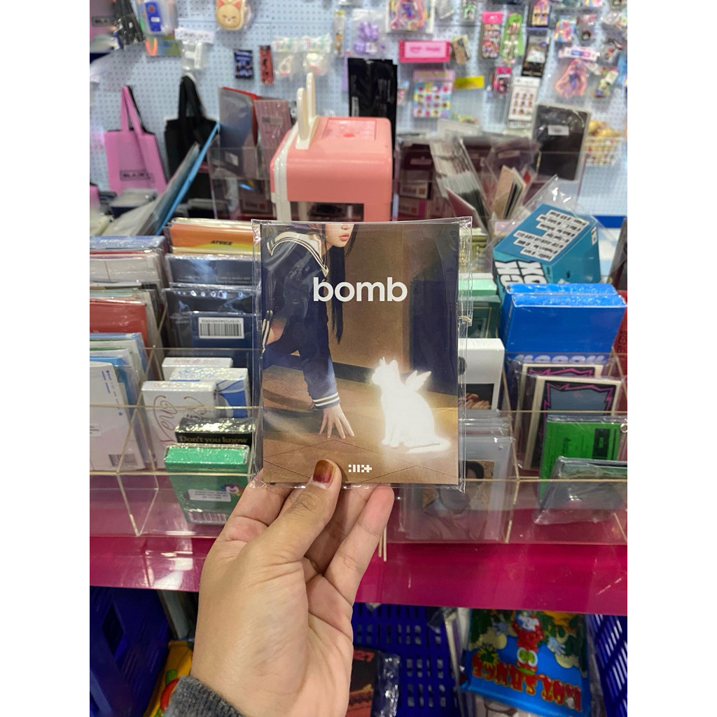 ALBUM ILLIT - BOMB ( WEVERSE ALBUM )