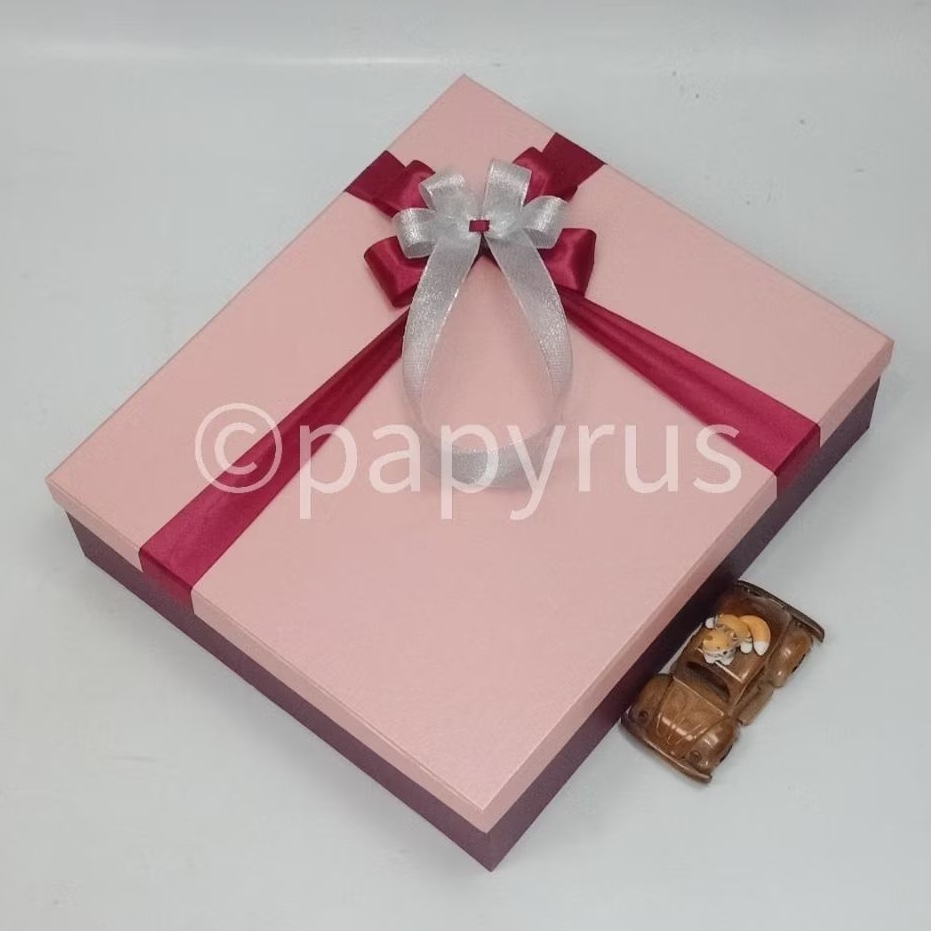 

PAPYRUS Kombinasi 35x40 Tinggi 10cm Kotak Kado Gift Box Hadiah V3