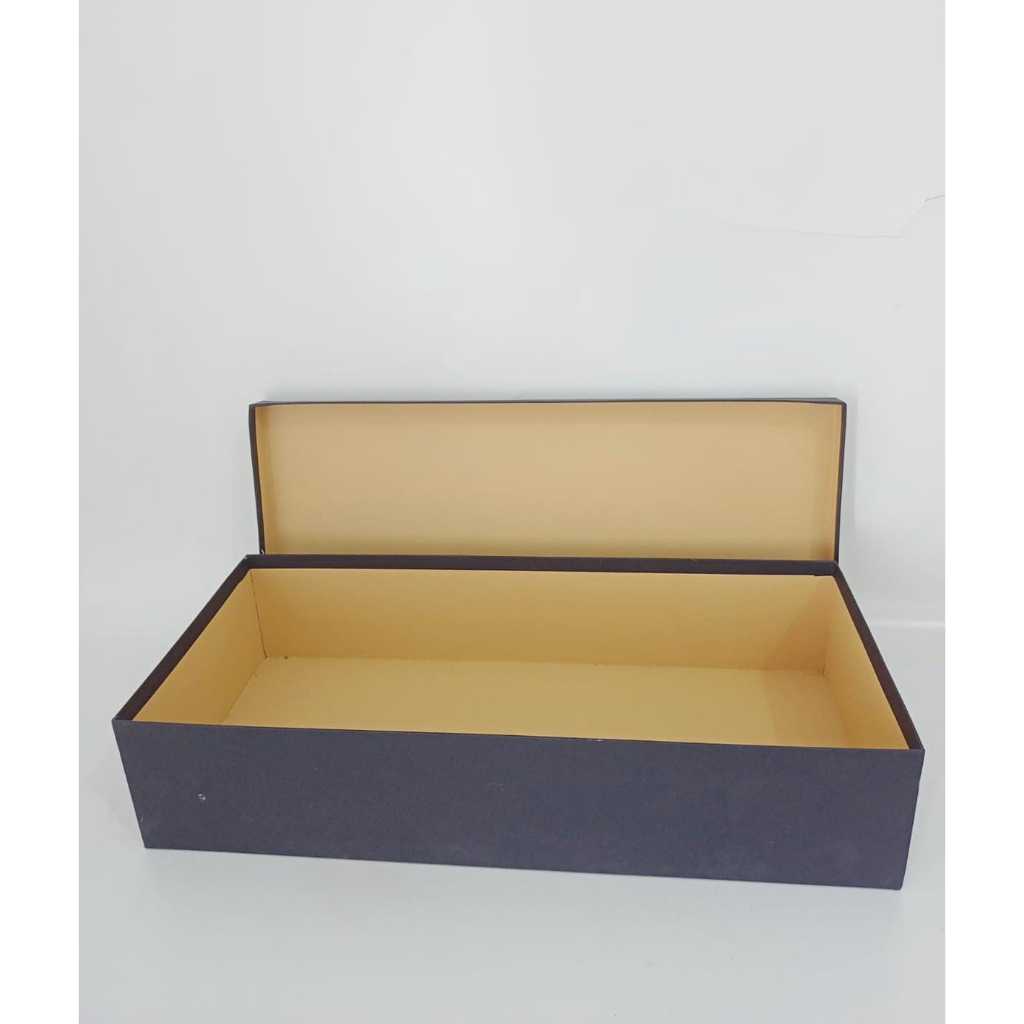 

SALE Box persegi panjang p ; 56 cm L ; 25 cm T : 21,5 cm