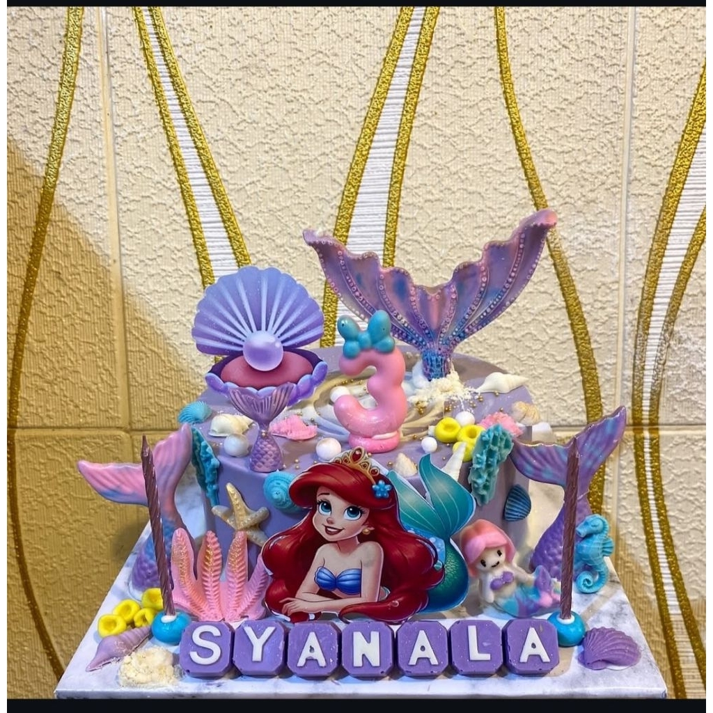 

Pinata Cake Ariel