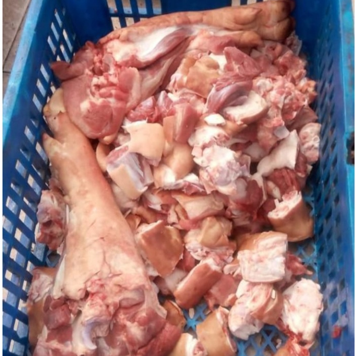 

CUKIOK/KAKI BABI SUDAH DI POTONG2 KECIL @1KG