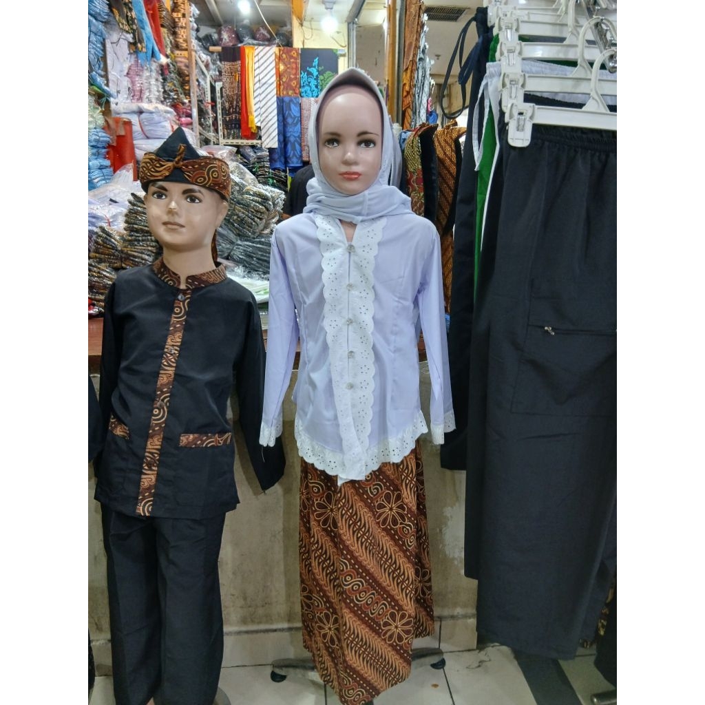 Stelan Kebaya dan Rok Anak SD