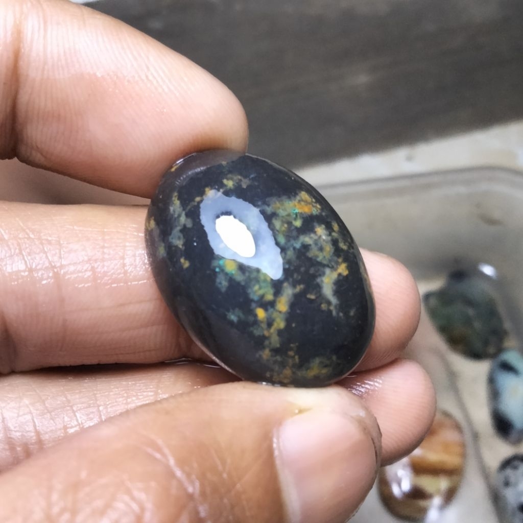 Batu akik pancawarna garut klasik masih pola kasar