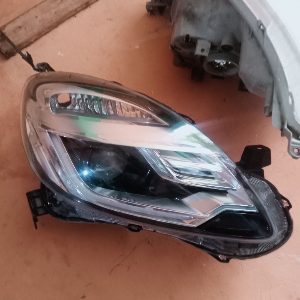 Headlamp Lampu Depan Mobilio Brio RS