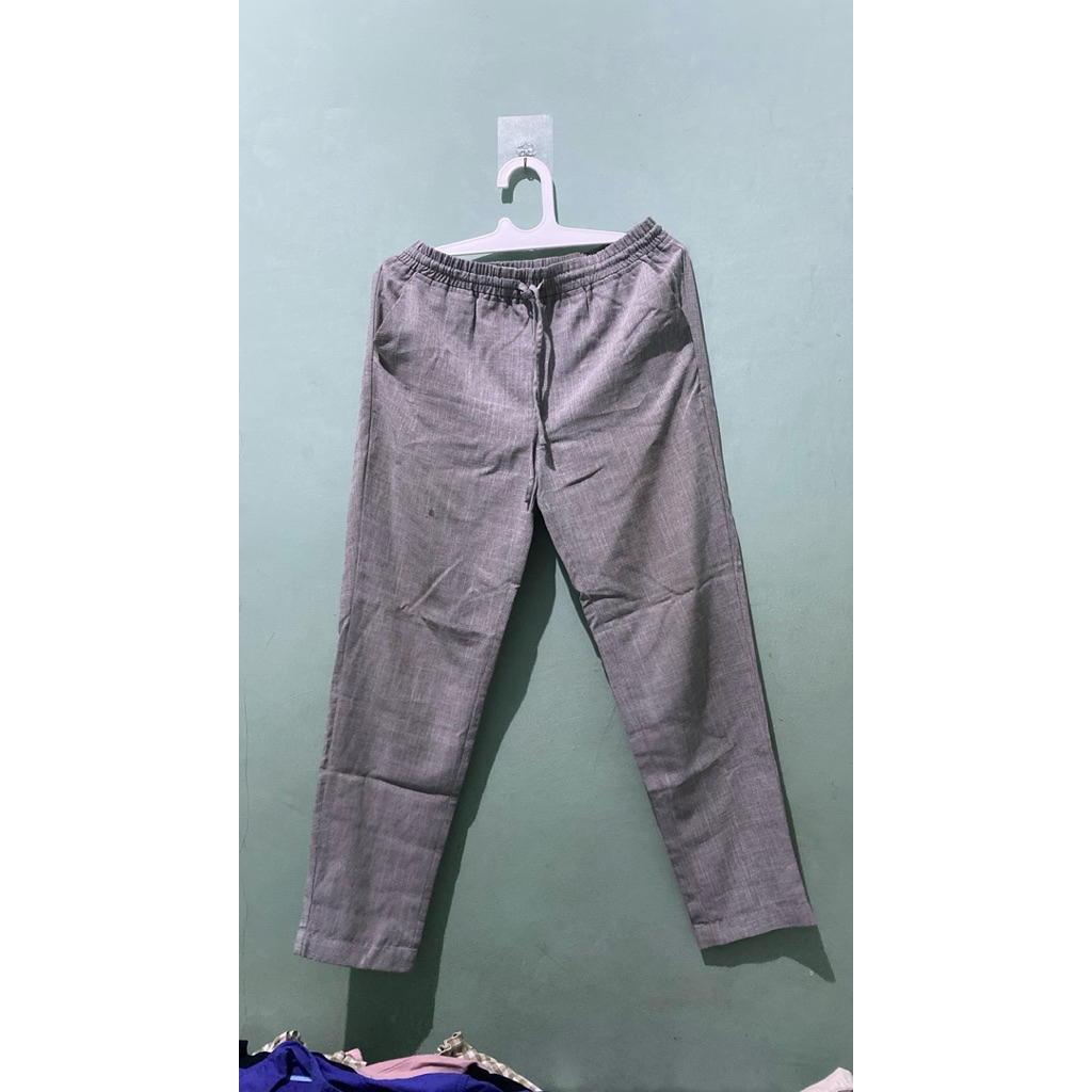 (PRELOVED) Celana Kain Slimfit Abu Muda - Geela