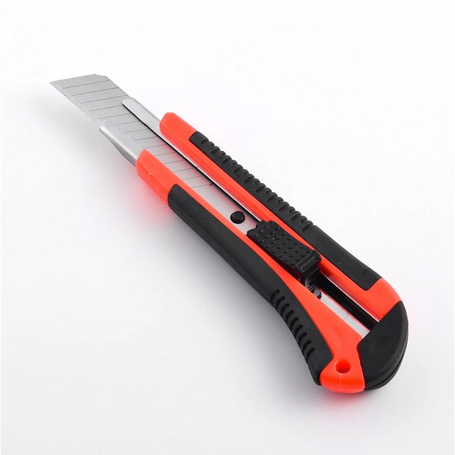 

Pisau Peso Cutter Alat Pemotong Kertas Solasi Unboking Paket Barang 18mm Serbaguna