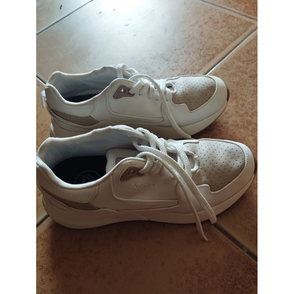 Preloved Sepatu Nokha Orion Ukuran 41 (Baca Deskripsi)