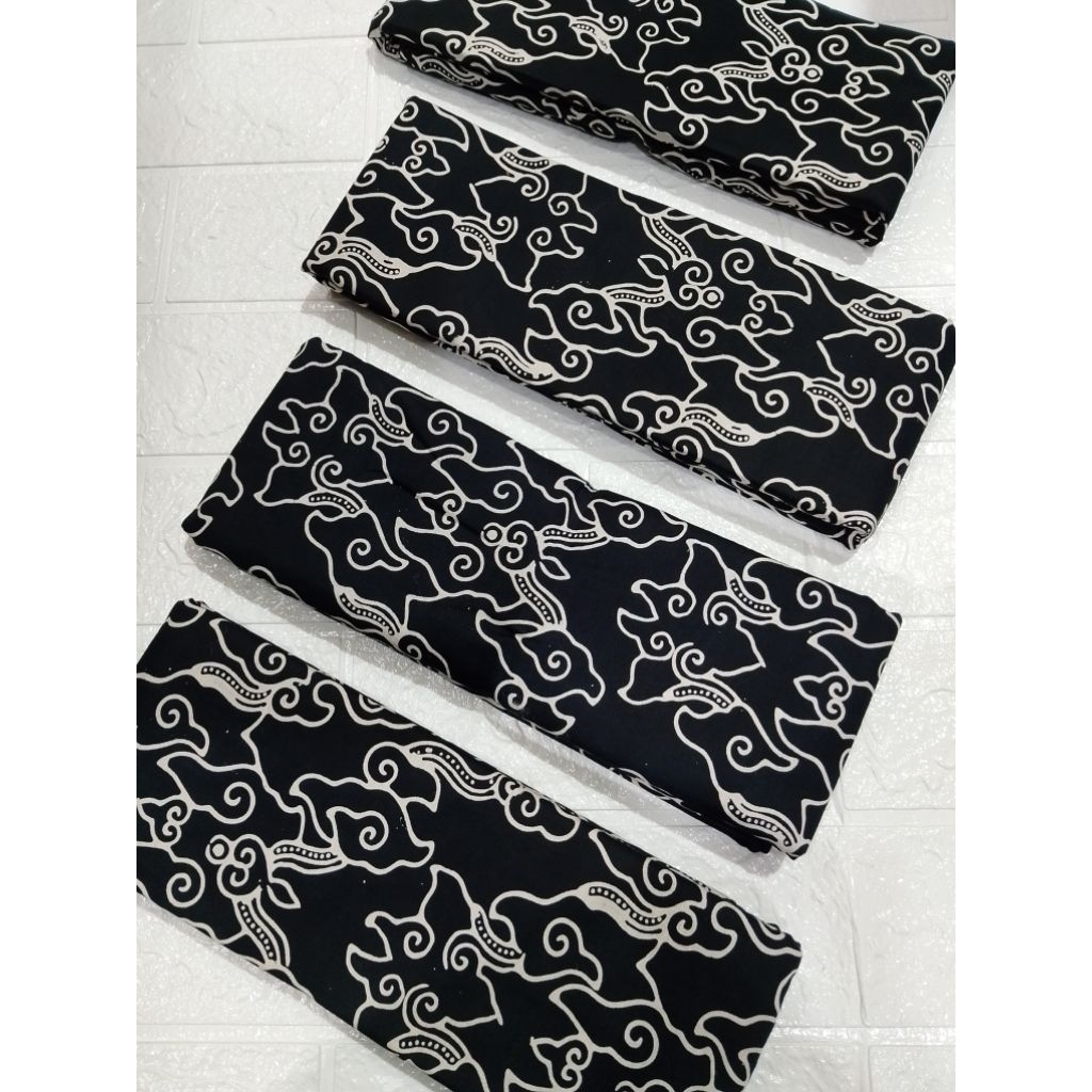 kain batik Garutan /Kain Bawahan Batik motif mega mendung warna hitam/cap asli