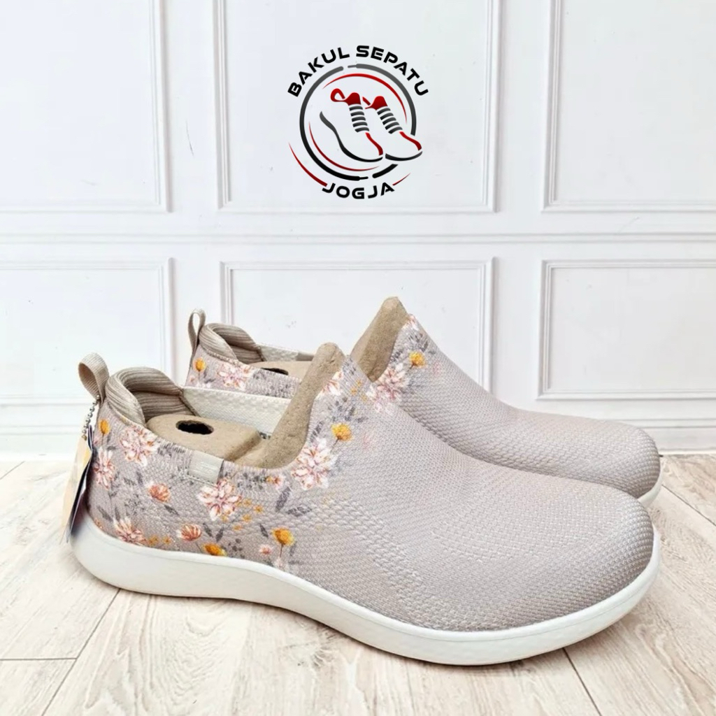 Sepatu Wanita SKECHERS Vapor Foam Lite (Size 40) Sneakers Casual Sport Sekolah Dewasa