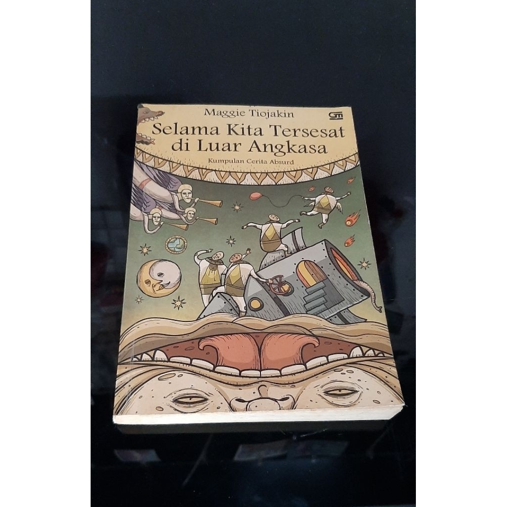 SELAMA KITA TERSESAT DI LUAR ANGKASA - MAGGIE TIOJAKIN