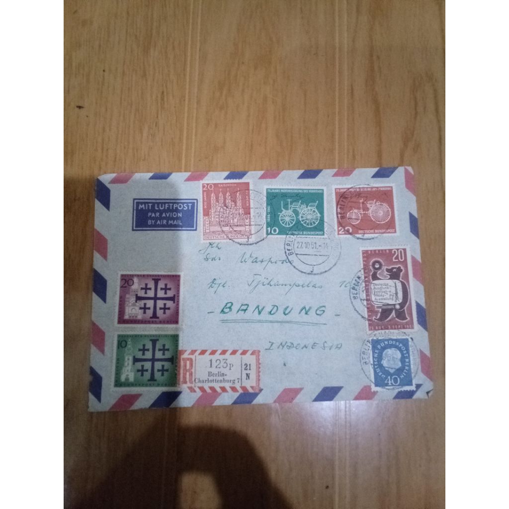 

vintage amplop perangko 1961 dan ada isi suratnya
