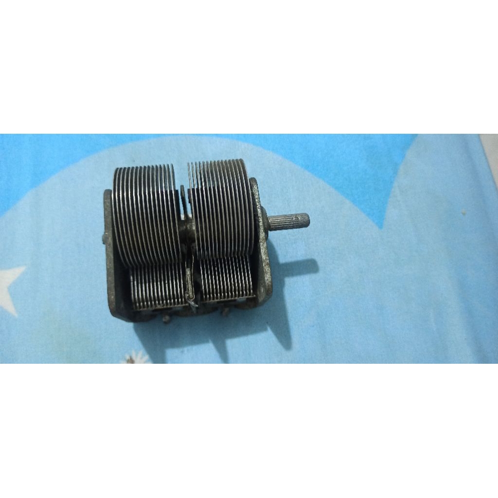 varco besi untuk pemancar am.