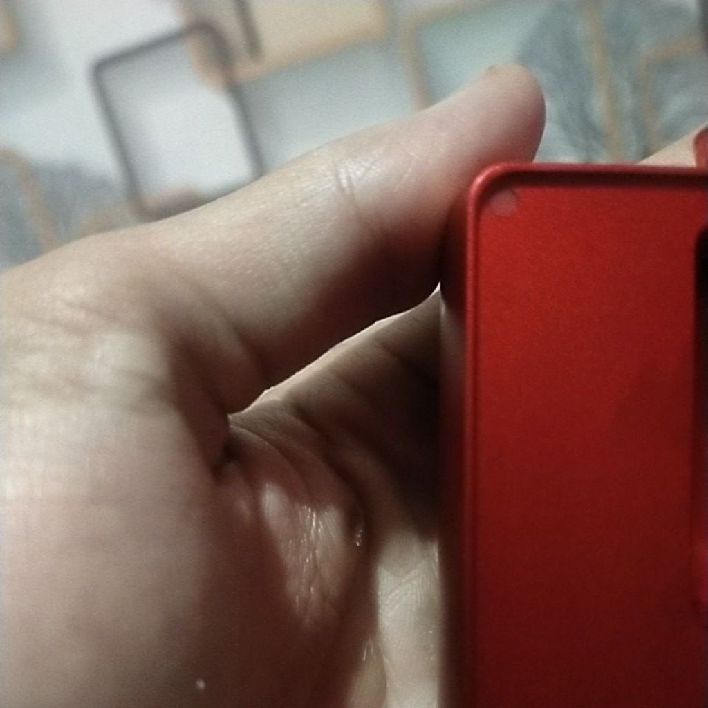 

kotak merah mainan pria