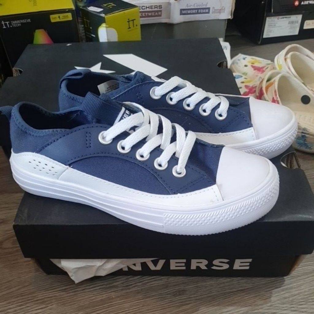 sepatu con CTAS WAVE ULTRA OX A03056C